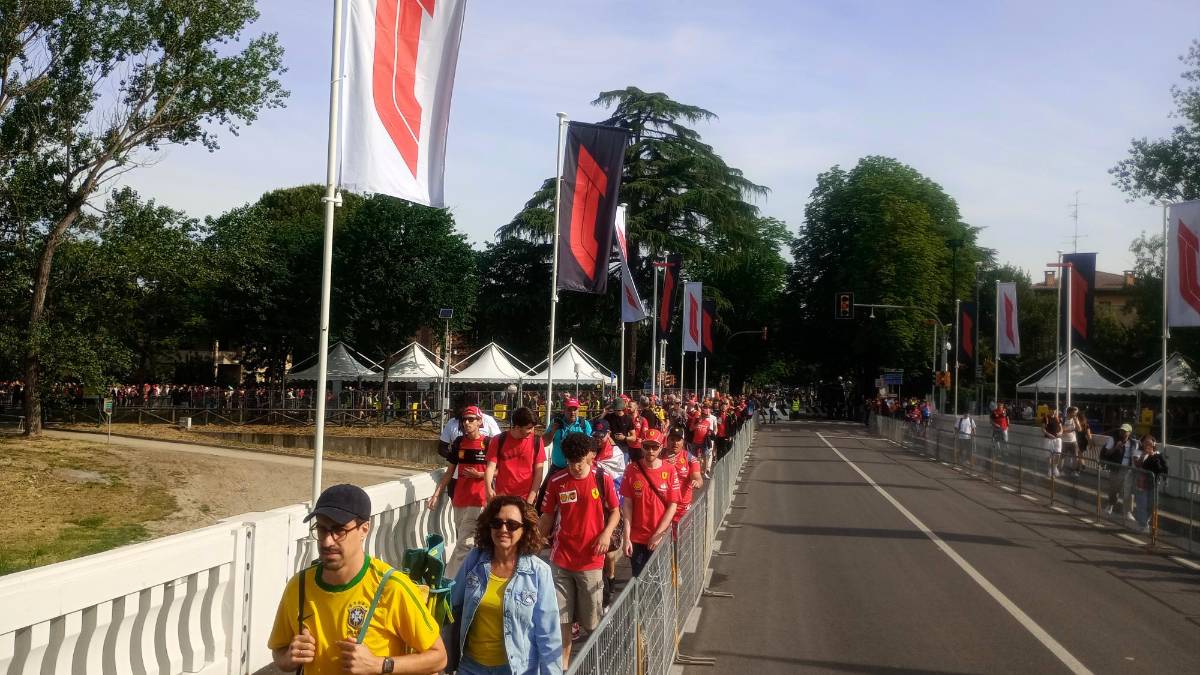 Imola, Formula 1. Da Barbara D’Urso ad Hamilton, la mattina al paddock - Gallery