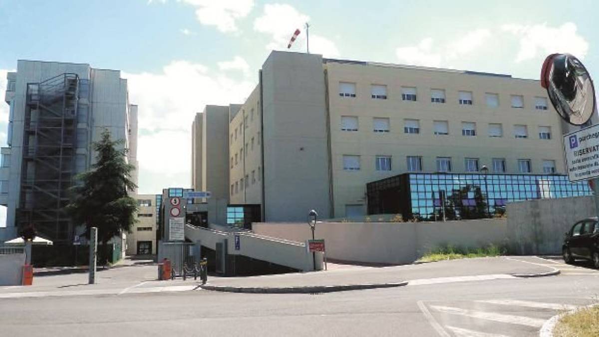 Imola, neonata morì dopo il cesareo, tre medici a processo