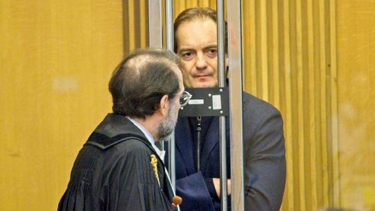 Omicidio della moglie. «Le impronte sul sangue sono quelle di Matteo Cagnoni»