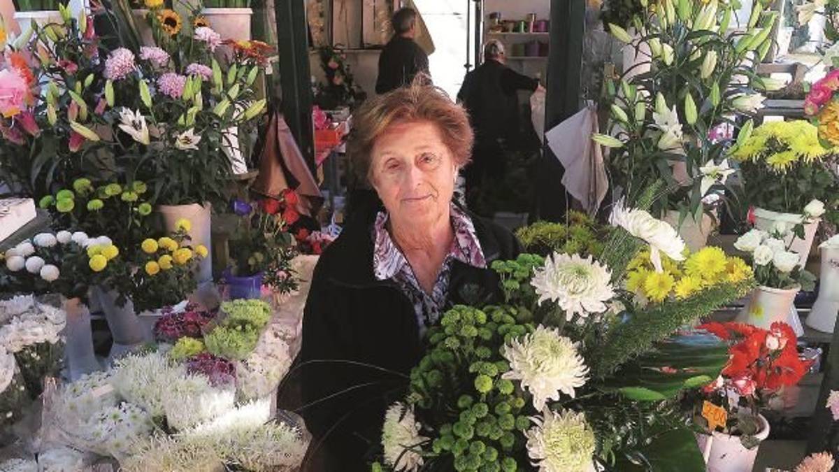 Il culto dei morti è andato perduto, In troppi scelgono i fiori finti
