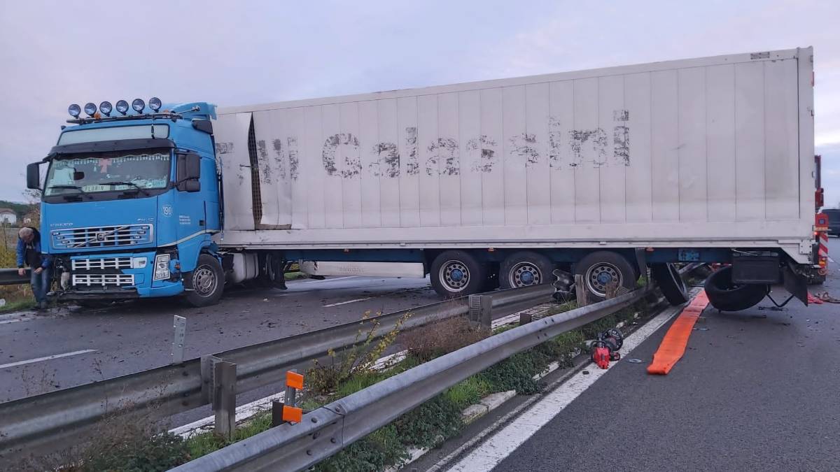 Bellaria, incidente: Adriatica bloccata da un camion VIDEO GALLERY