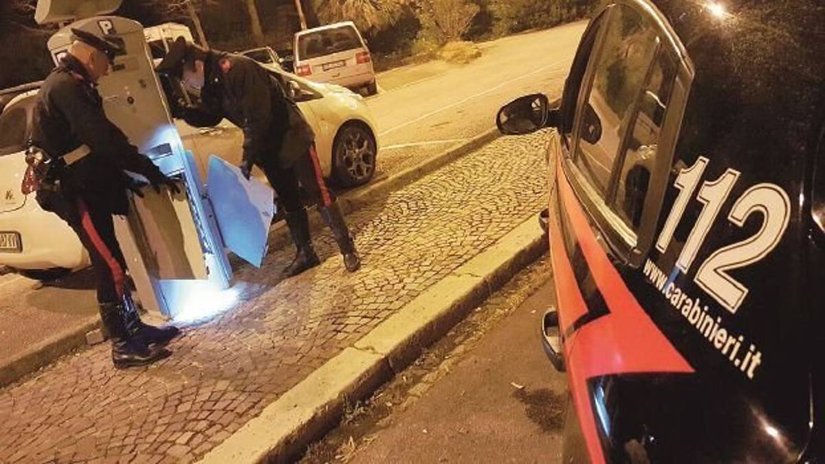 Blitz per rubare nei parcometri: pesanti condanne per la banda