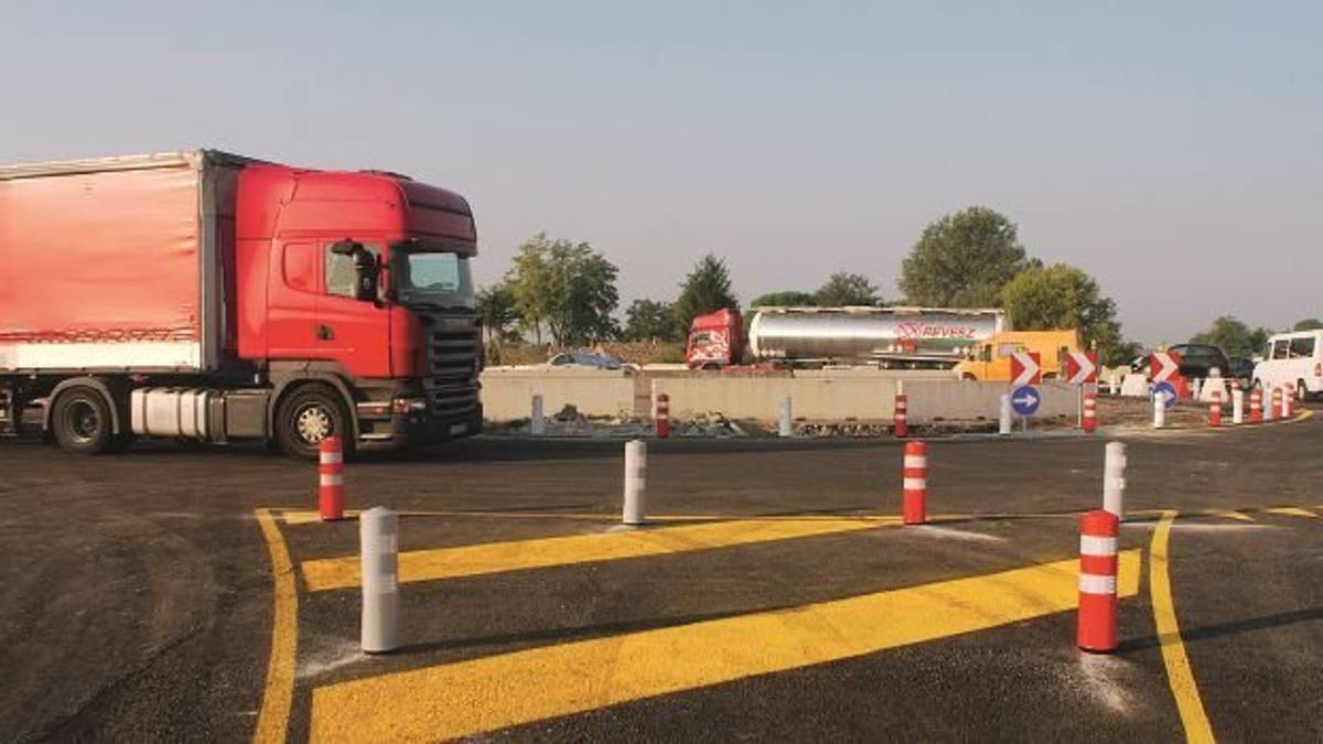 «Rotonda Ravegnana, slitta il termine lavori»
