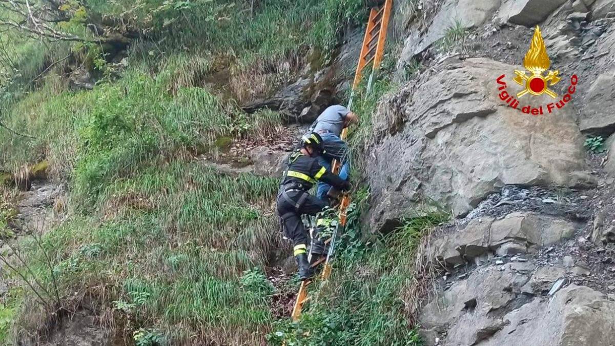 La famiglia in escursione non riesce più a scendere né salire al Passo dei Mandrioli: intervento dei Vigili del Fuoco