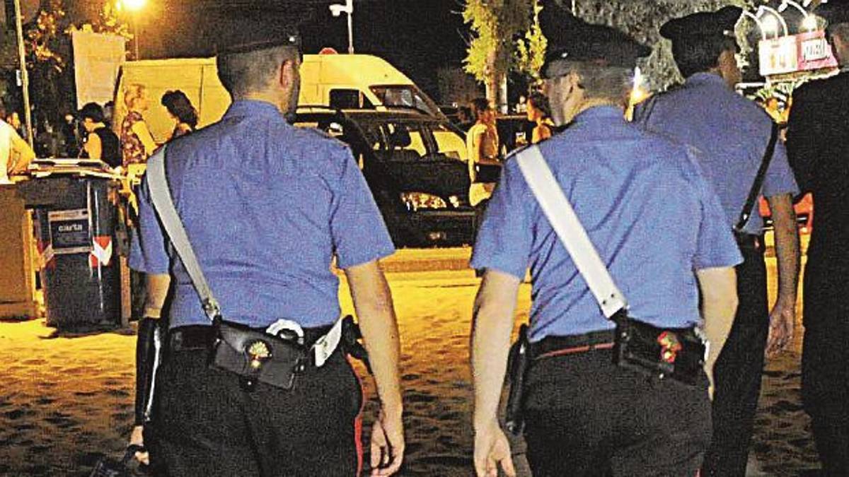 Uomo trovato morto in spiaggia a Rimini: ora è caccia allo spacciatore