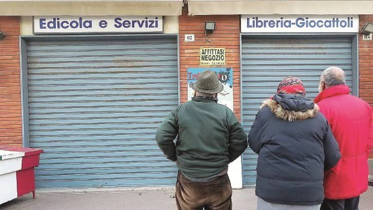 Chiude l’ultima edicola a Torre Pedrera. Sulla locandina l'addio ai lettori: Grazie di cuore