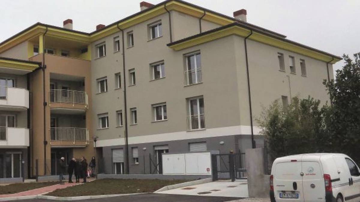 Scoperti i tesoretti dei finti poveri: in trenta fuori dalle case popolari