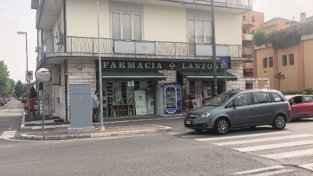 Arrestato dopo il colpo in farmacia: riconosciuto dall’automobile