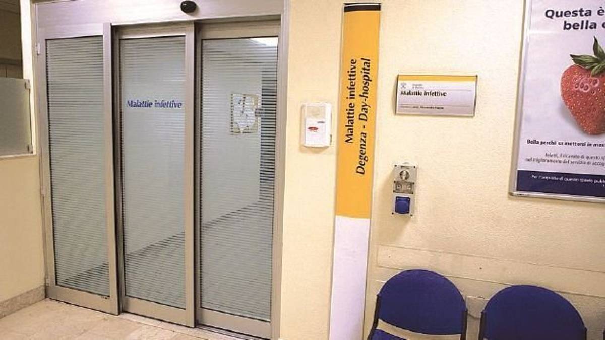 Riccione, studente ricoverato per tubercolosi: profilassi per prof e compagni