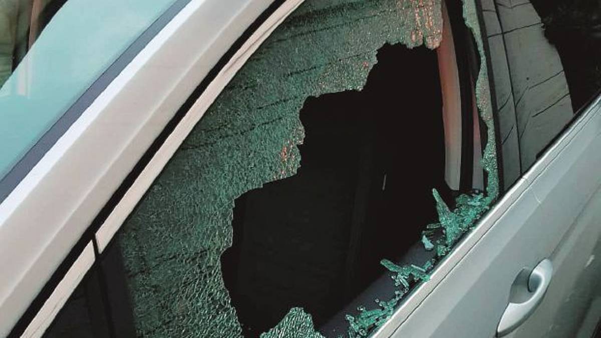 Sciacalli delle auto ancora in azione: finestrini sfondati