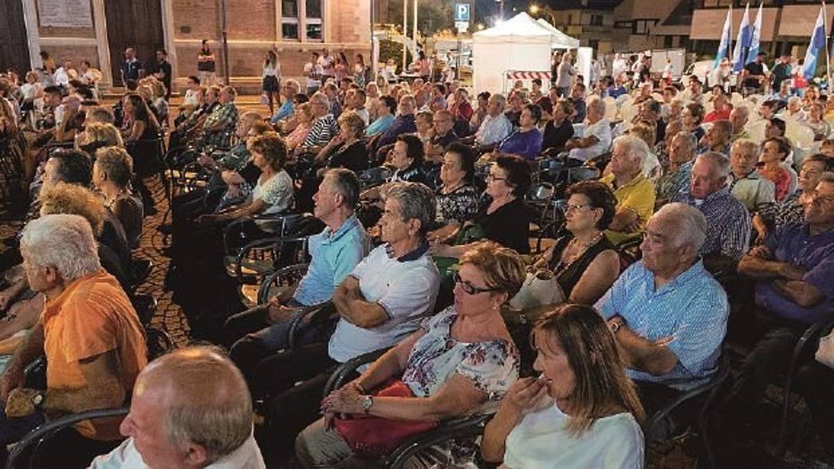 «Sanità pubblica e gratuita per tutti. No all'aumento dell'età pensionabile»