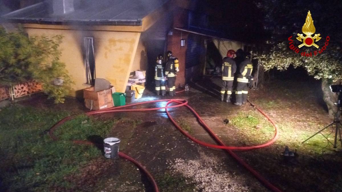 Coriano. Camino lasciato acceso: una casa va a fuoco. VIDEO