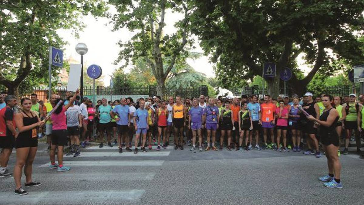 In 900 all’alba di corsa lungo le antiche mura della città