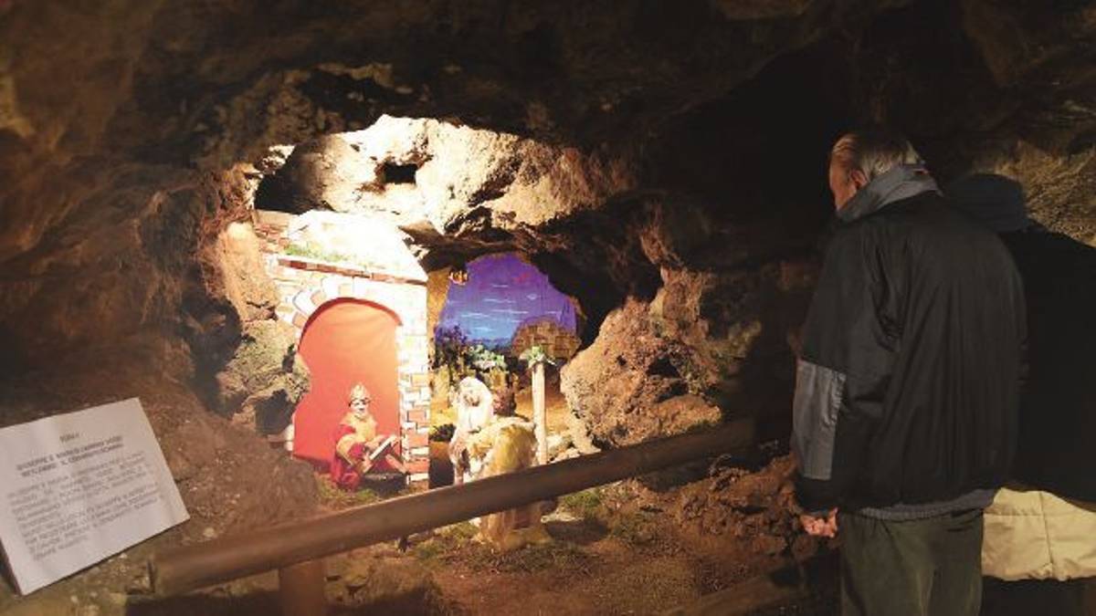 Predappio, continua la magia del presepe allestito nelle grotte della solfatara