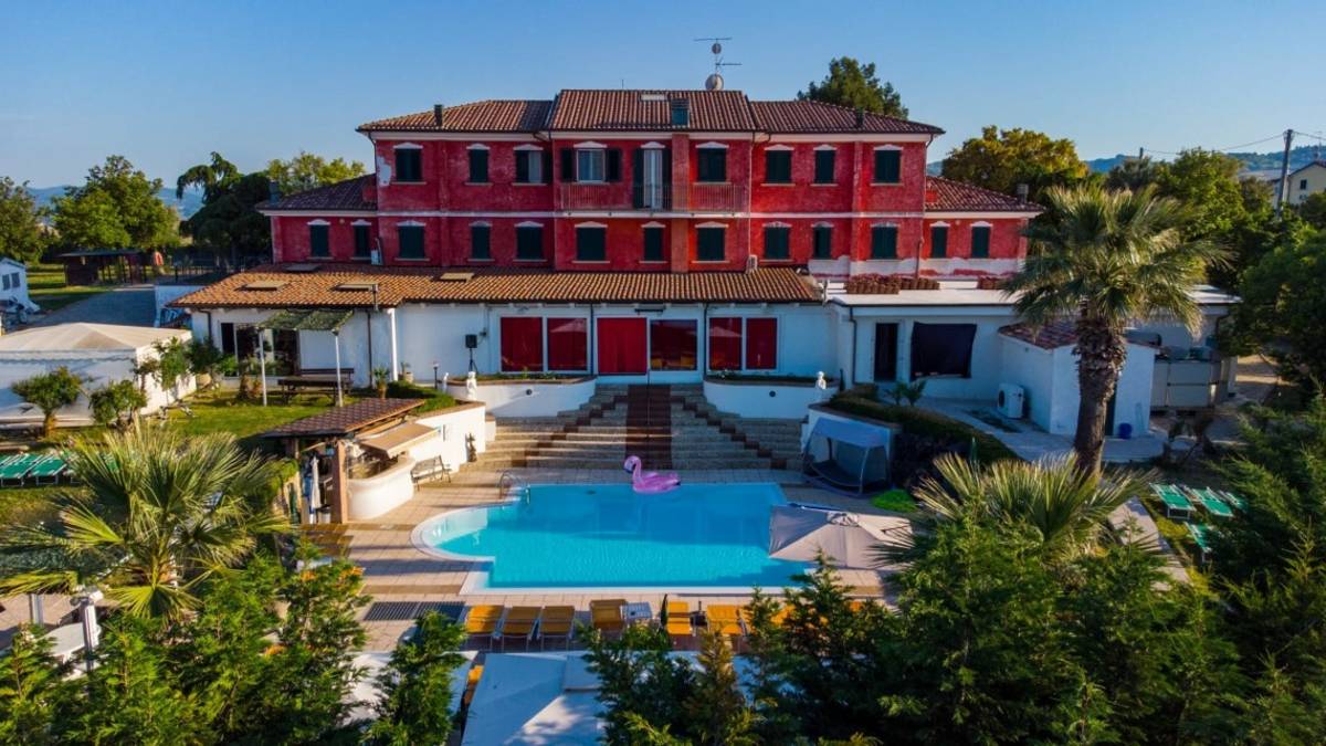 Nuovo pornoattore cercasi: il casting sabato 25 giugno a Saludecio