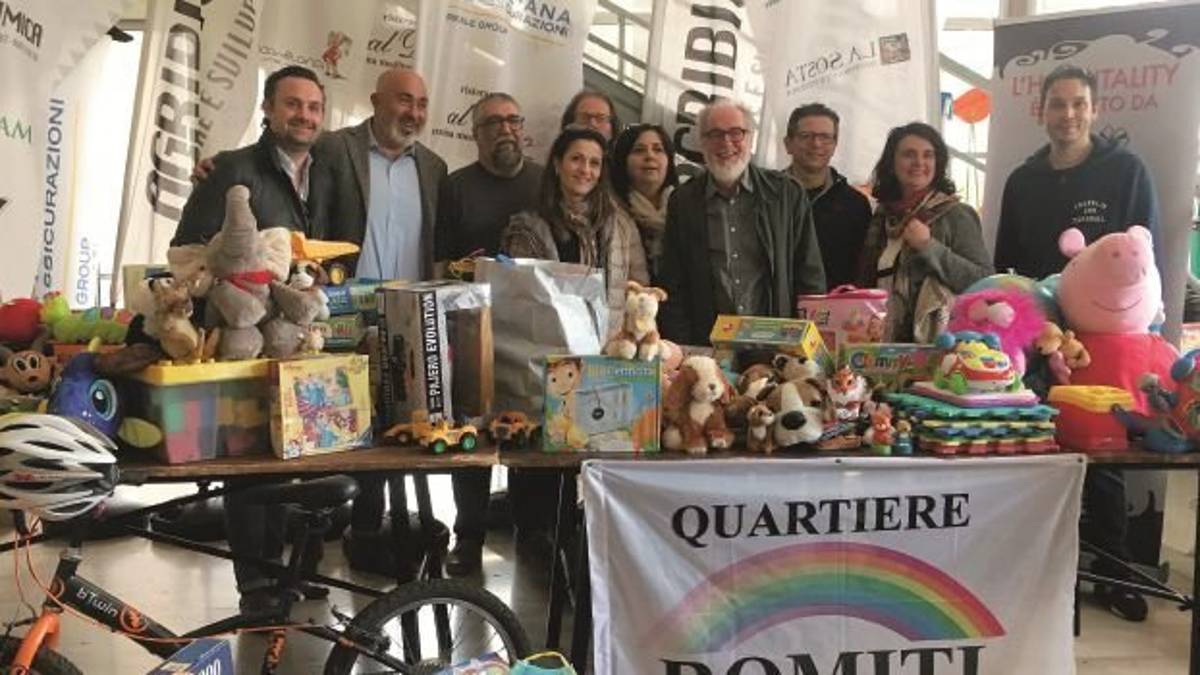 La solidarietà va a canestro: giochi in dono ai meno fortunati