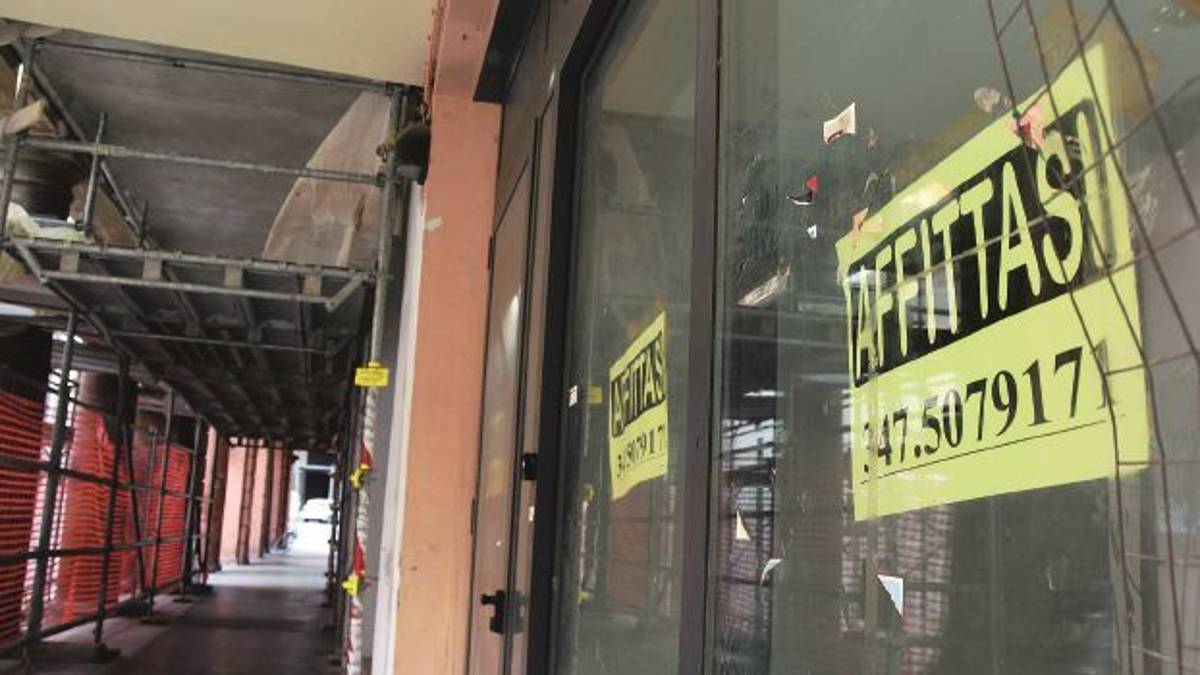 Corso Mazzini, decine di chiusure: petizione dei cittadini in Comune