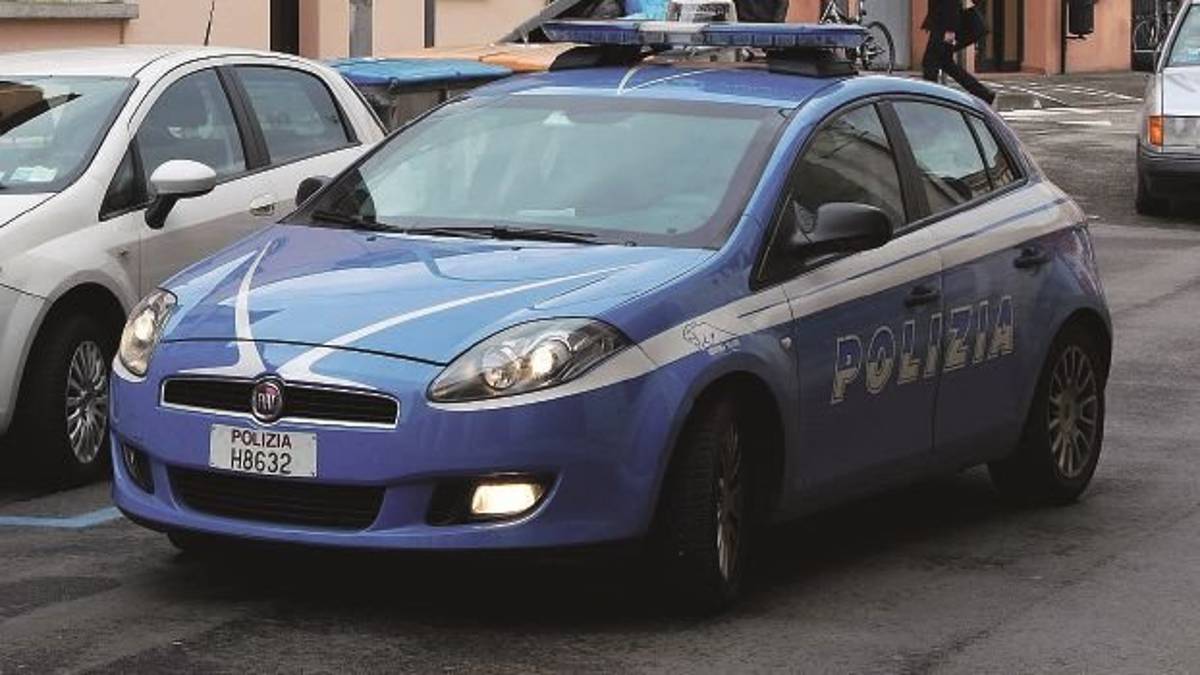 Forlì, lui denunciato per guida senza patente, lei perché ubriaca al volante