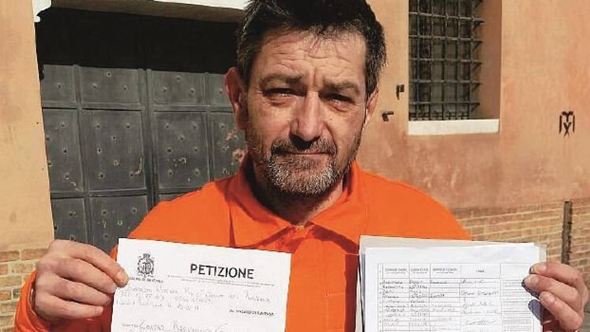 La battaglia del menestrello Werther: «Basta multe, voglio cantare tranquillo»
