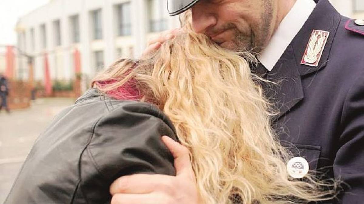 Rimini, badante aggredisce parenti dell'anziana che accudisce con il ferro da stiro