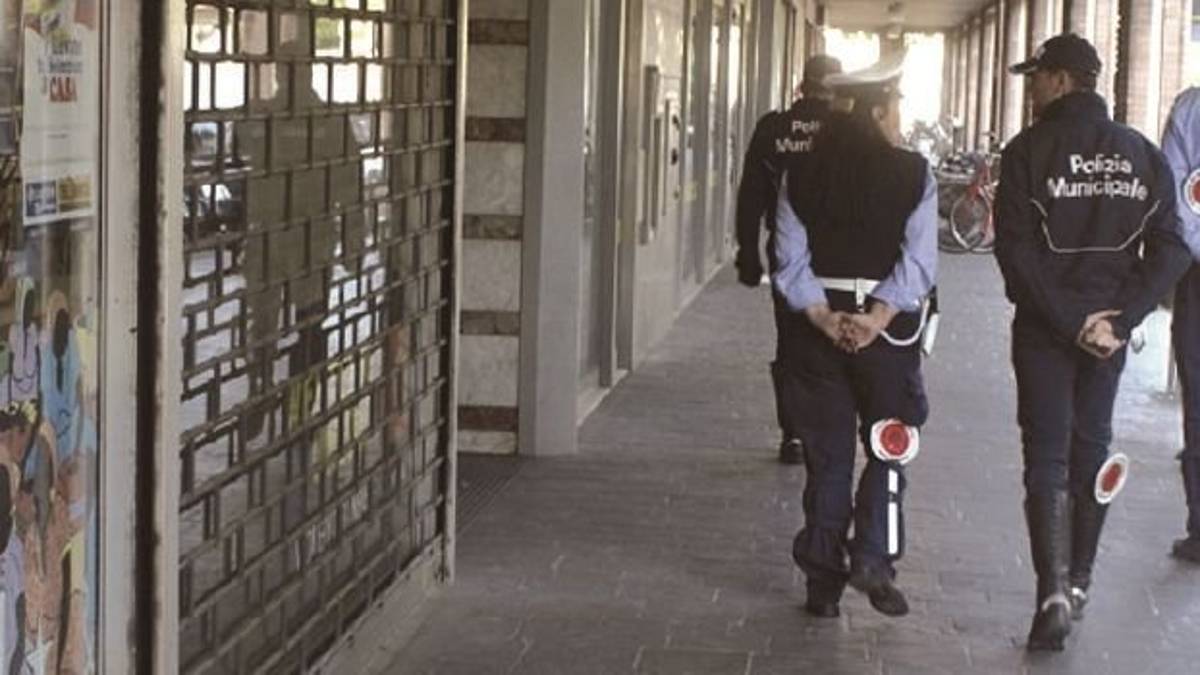 Chiede l’elemosina in centro a Ravenna. Perquisito, in tasca aveva 730 euro