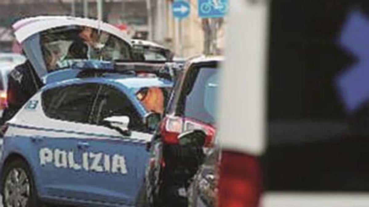 Furiosa lite in casa per la gelosia. Ferisce convivente con due coltellate