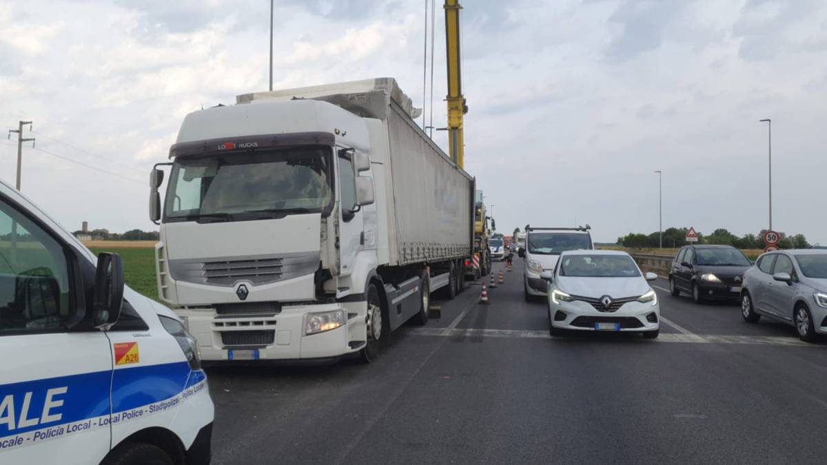 Polizia Locale: sanzionato conducente di un mezzo pesante