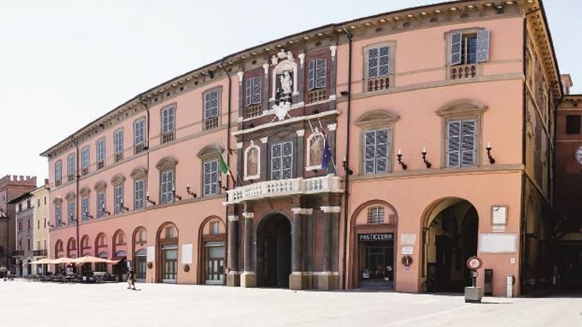A Imola il neo assessore Rosa Lucente. Mini rimpasto in Giunta