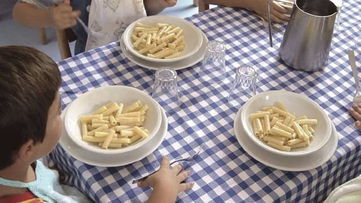 «Pranzo da casa a scuola, ora si può». Ma il Comune frena: «Rischi sanitari»