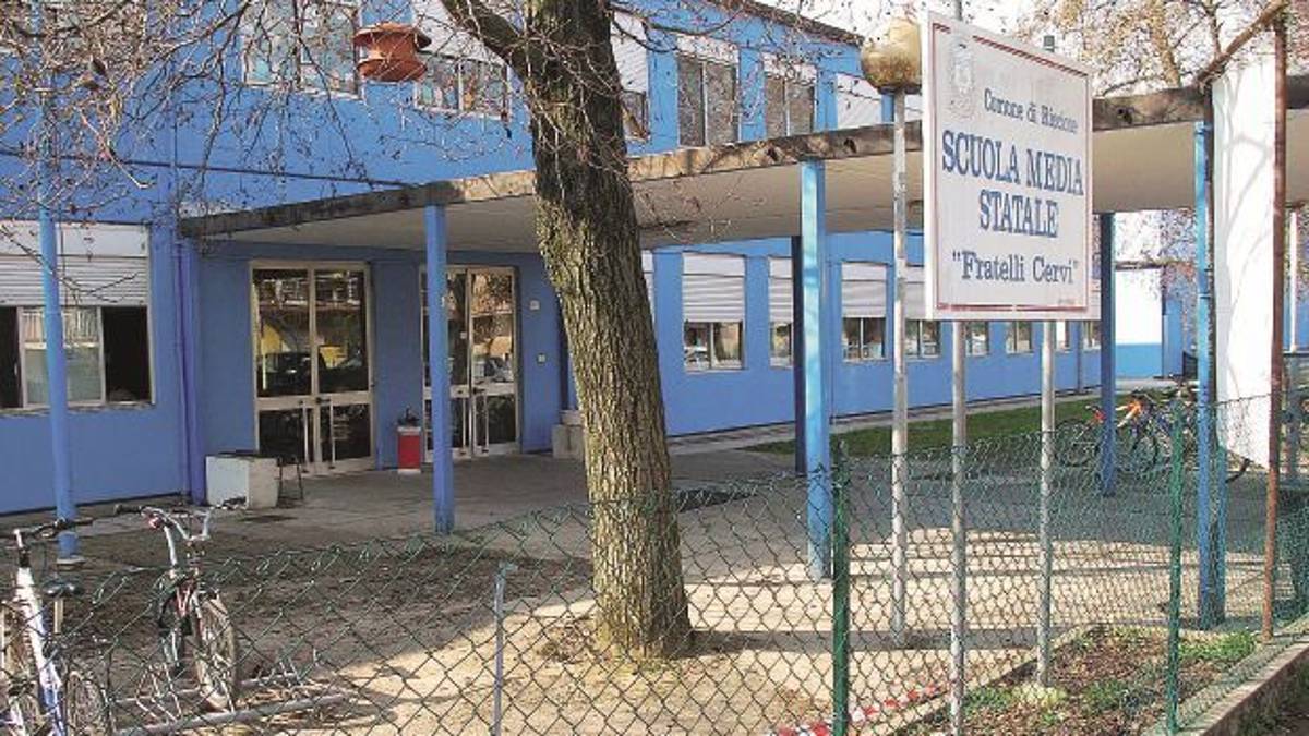 Riccione, scuola per tre ore oggi senza luce e riscaldamento, ma le lezioni si faranno