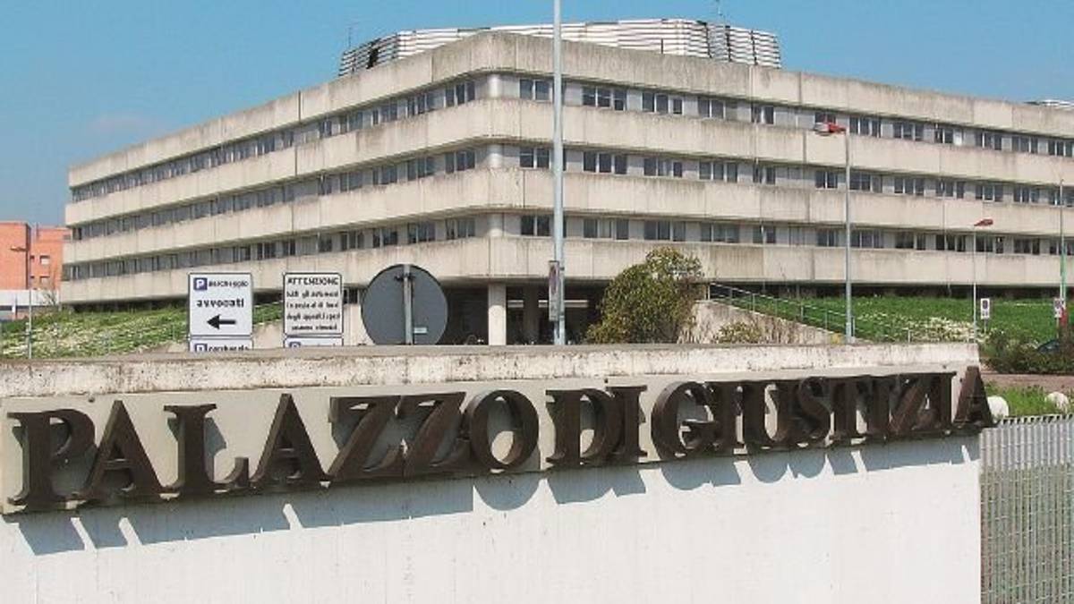 Morì al volante, i parenti: stressato dai turni. Ma per azienda e assicurazione fu un incidente