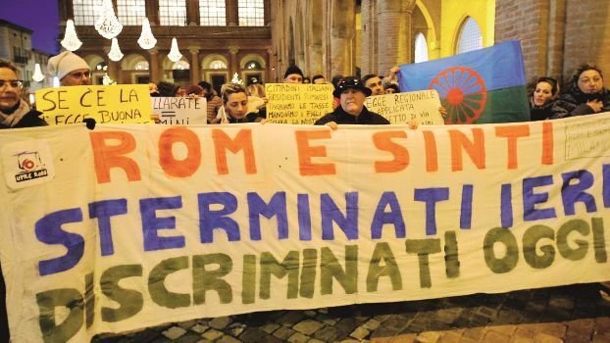 Sinti e Rom in consiglio: il Comune ci discrimina