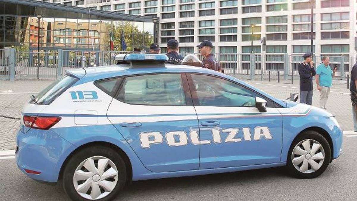 Accoltella la compagna a Natale davanti al figlio: arrestato