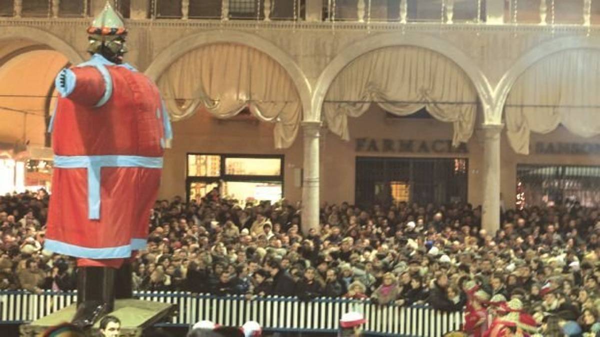 Nott de bisò blindata: barriere protettive, viabilità limitata e niente bottiglie di vetro