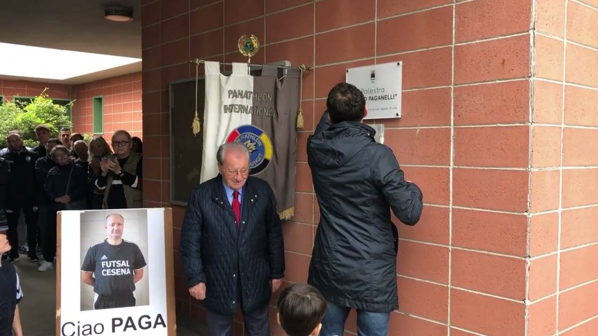 Cesena, la palestra del minipalazzetto intitolata a Paolo Paganelli VIDEO