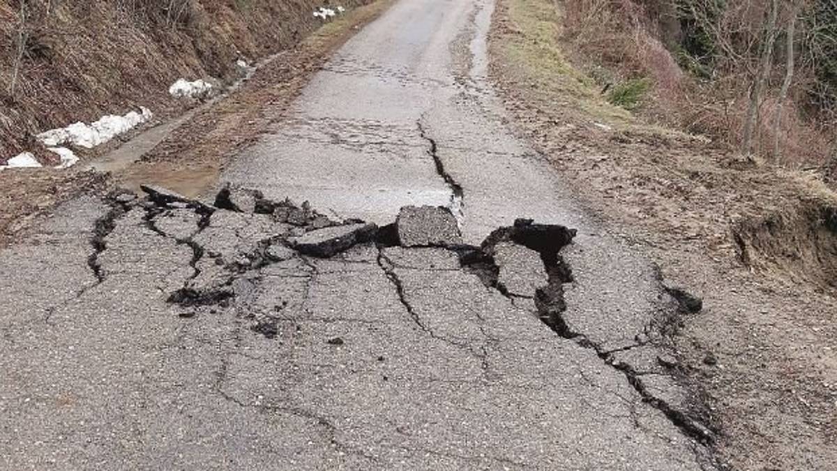 Fiumi, l'allerta piena rientra ma nelle vallate continuano le frane