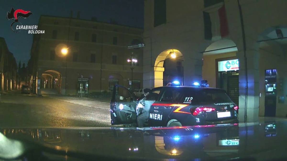 Controlli notturni dei carabinieri nella zona rossa di Medicina