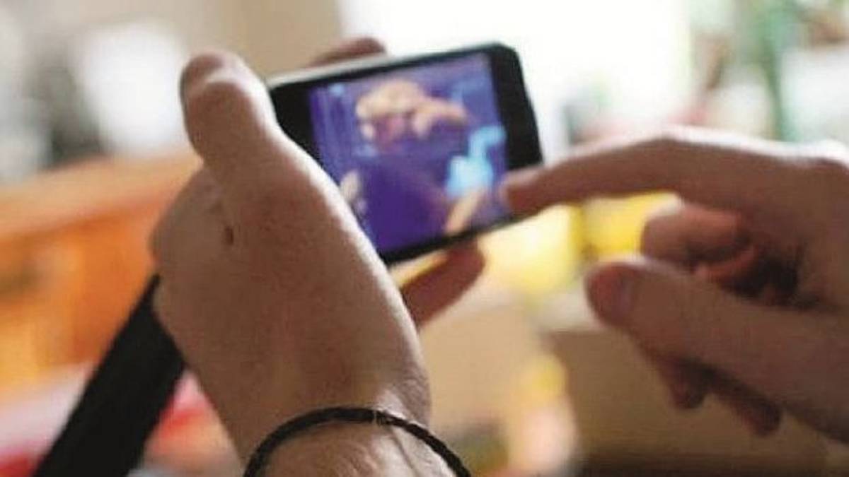 Rimini, violenta e costringe la ex a girare filmini hard: 7 anni