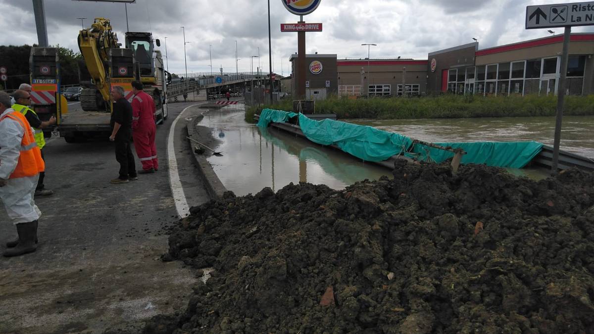 Alluvione Ravenna, l'acqua alle porte della città, traffico in tilt VIDEO GALLERY