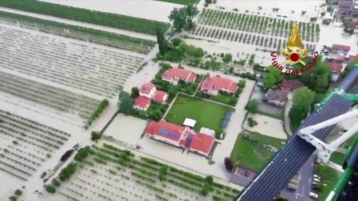 A Villafranca di Forlì si torna nelle case. Il video dell'allagamento