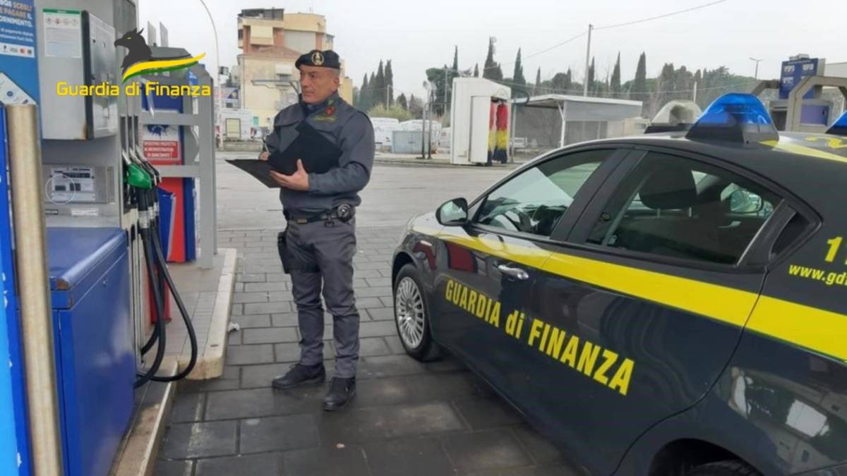 Riccione, distributore non comunica i prezzi: rischia una multa di oltre 3mila euro