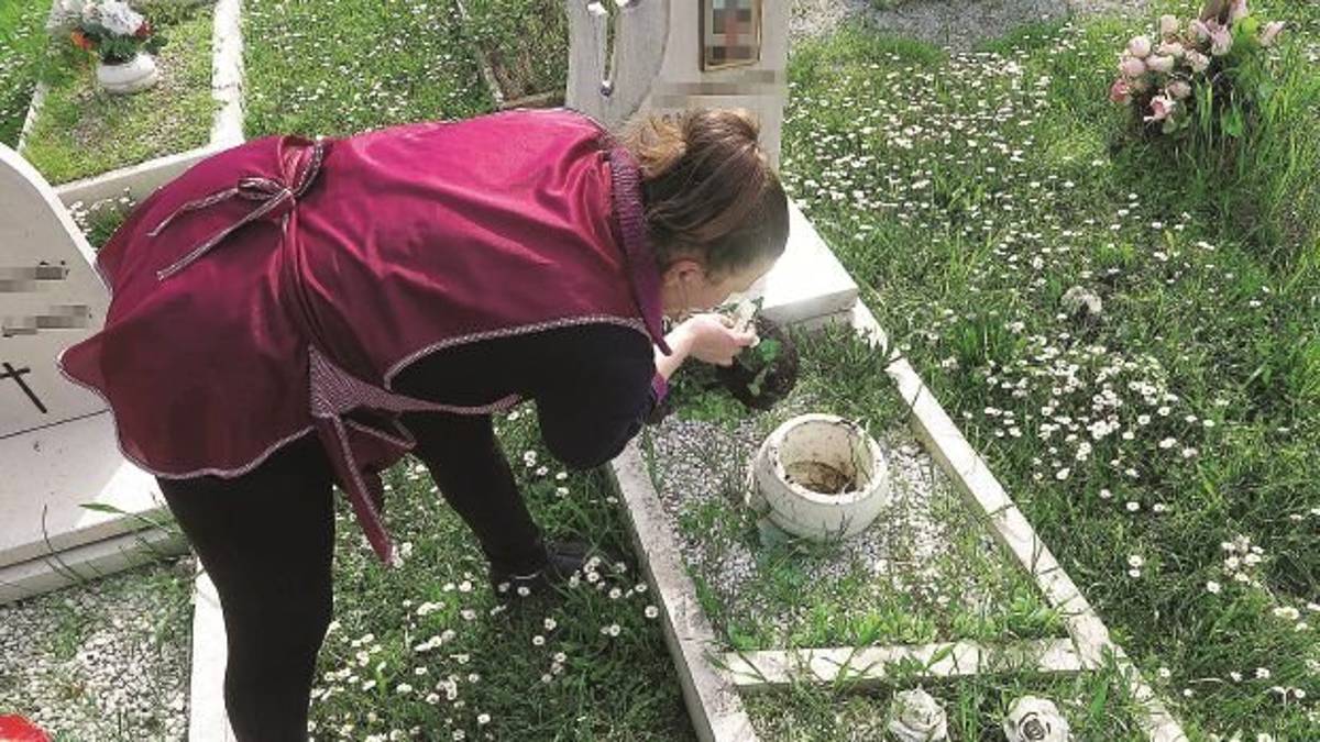 Emergenza furti al cimitero: non si salvano più nemmeno i vasi
