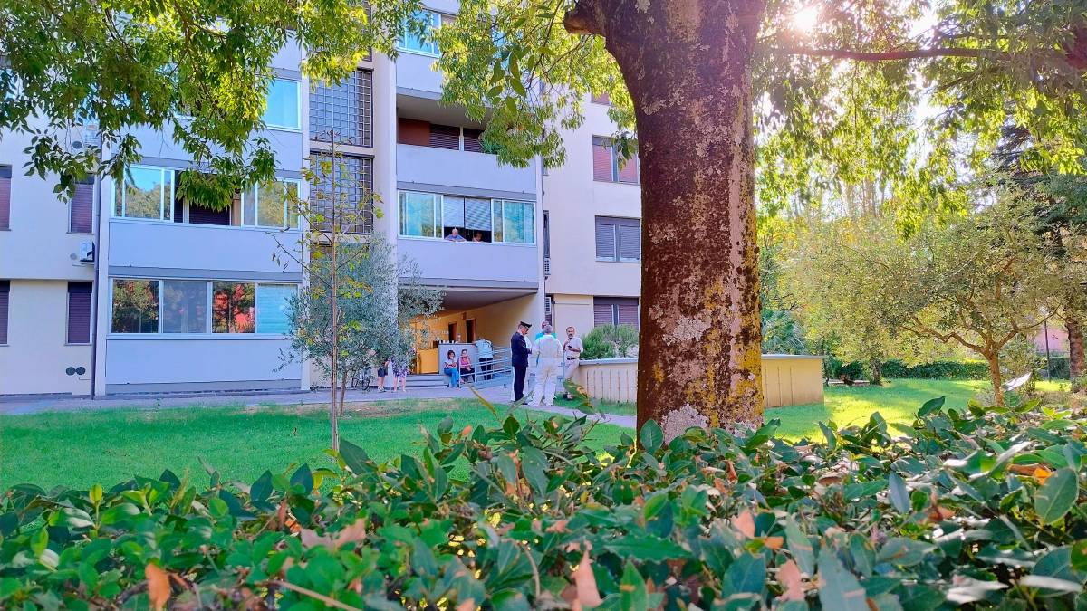 Imola, accoltella e uccide il marito