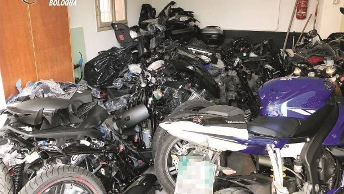 Moto rubate pronte per l’estero: fermati dai carabinieri due ucraini