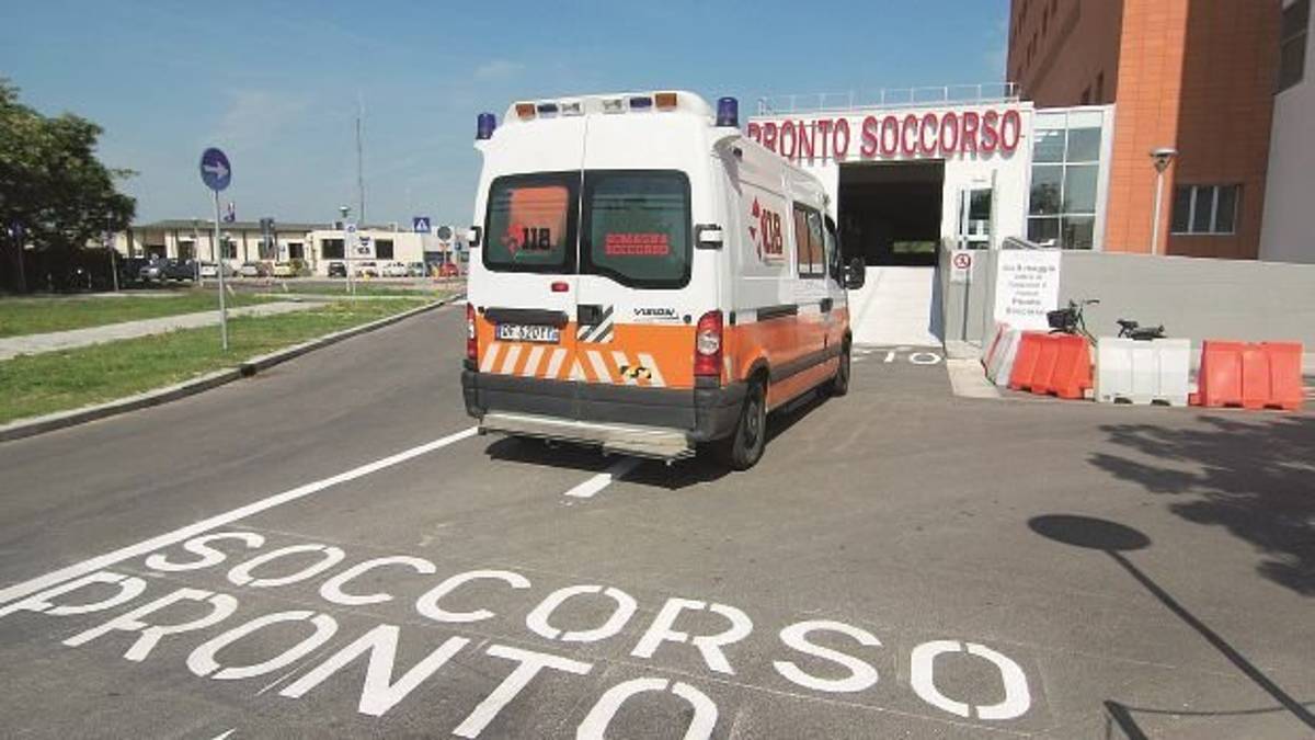 «Ripreso mentre rubava sedativi». Arrestato un medico del 118