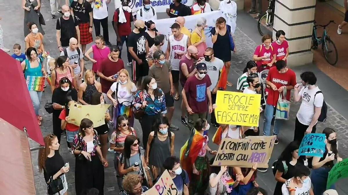 Imola, in 150 alla Rivolta gaya per sostenere il ddl Zan