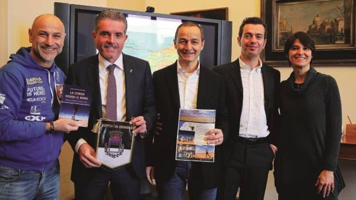 Di corsa nella sabbia del deserto per aiutare i profughi Saharawi