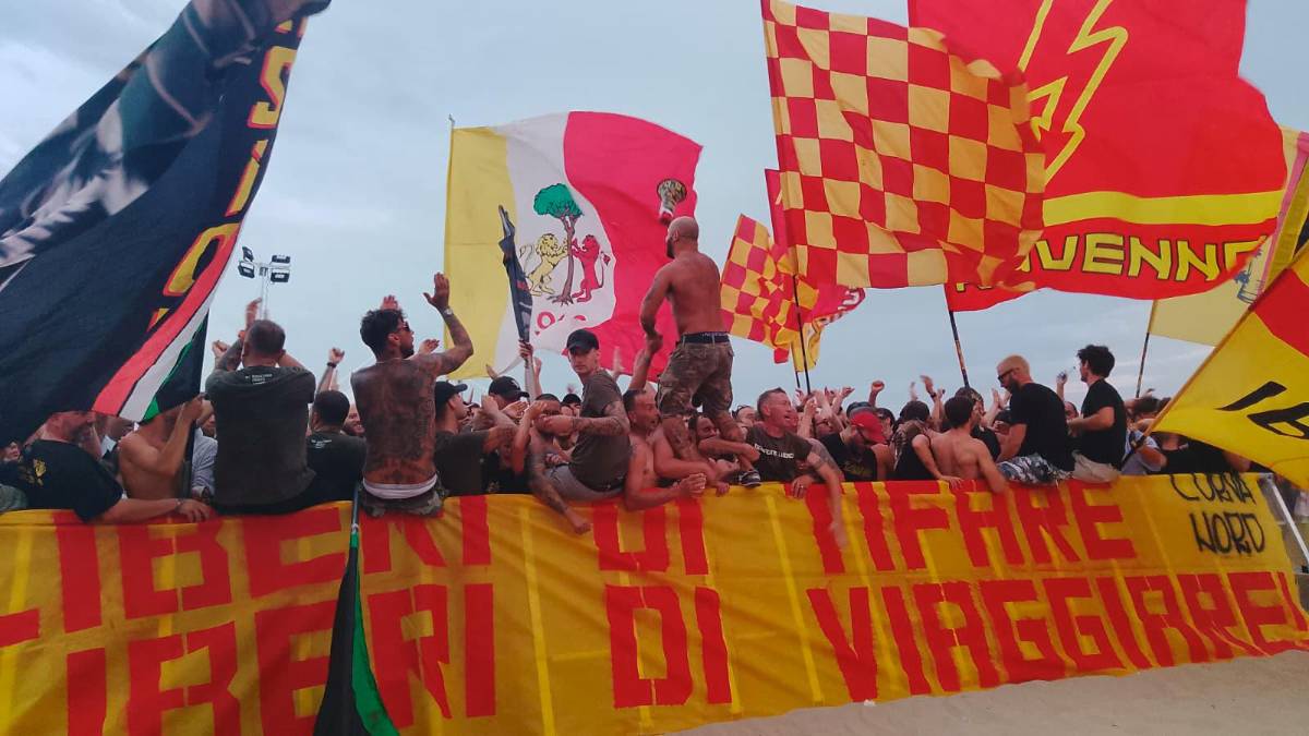 Ronaldinho a Ravenna, la festa dei tifosi VIDEO