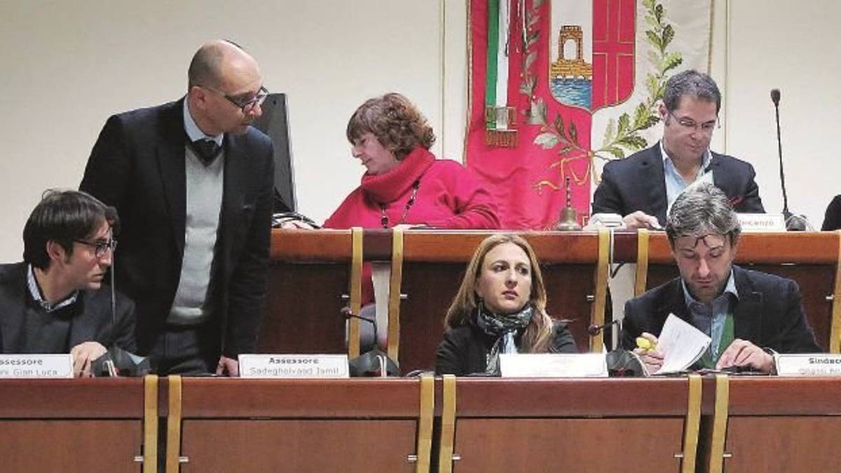 Capo di gabinetto senza laurea: ora pagano sindaco ed ex assessori