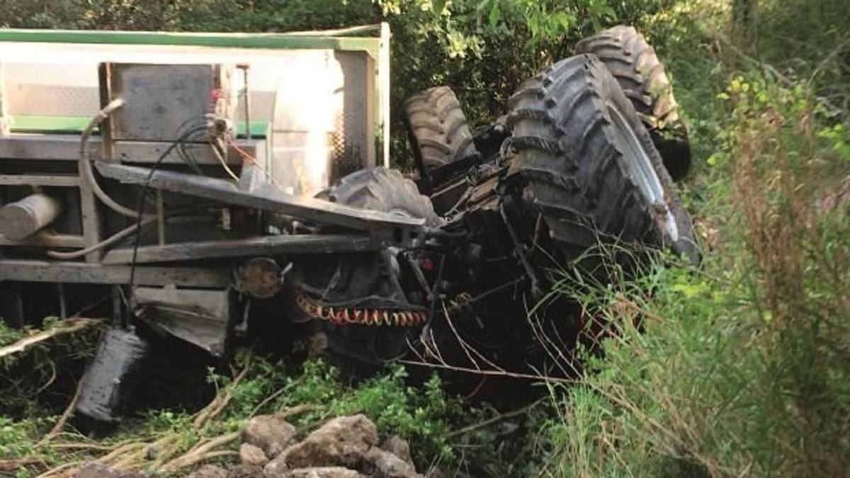 Brisighella, cede terreno, finisce nella scarpata con il trattore, 45enne portato al Bufalini